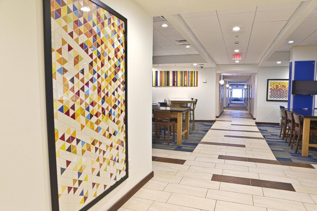 Holiday Inn Express Rochester Hills By Ihg Екстериор снимка