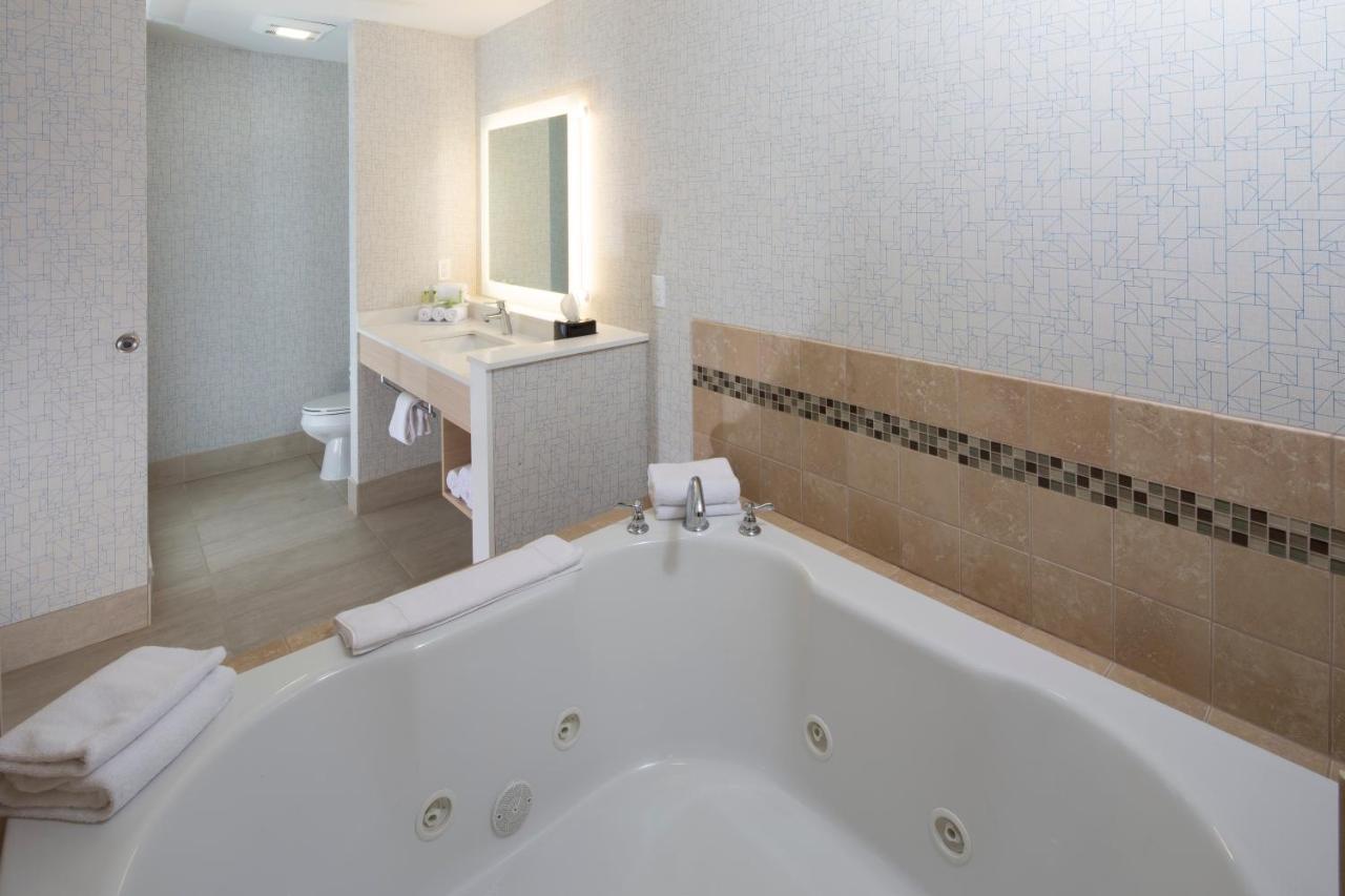 Holiday Inn Express Rochester Hills By Ihg Екстериор снимка